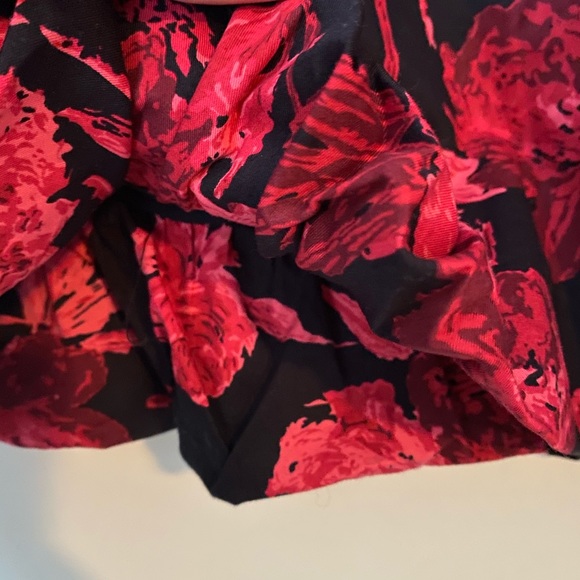 New York & Company Red & Black Bubble Hem Skirt with Floral Print in Size 4 - Picture 10 of 11